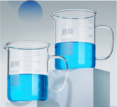 Bécher en verre avec poignée